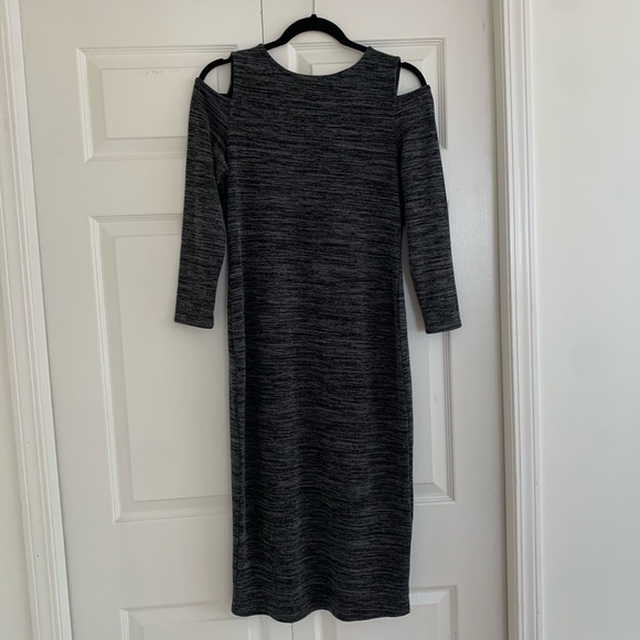 THEA Chelsea & Theodore Maxi Off The Shoulder Stretchy Dress - Picture 2 of 3